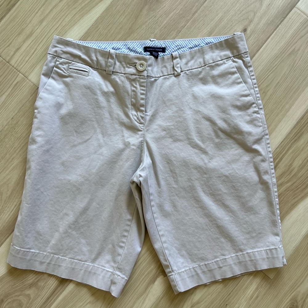Tommy Hilfiger size 8 khaki Bermuda shorts